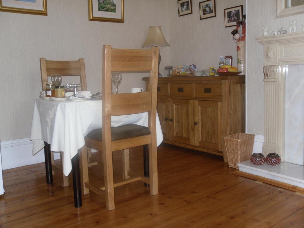Ardfern Guest House Perth Bagian luar foto